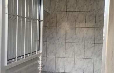 Imagem: A casa possui 1 Dormitório, 1 Banheiro e está localizado