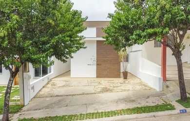 Imagem: A casa em condomínio possui 3 Dormitórios, 2 Banheiros, 3