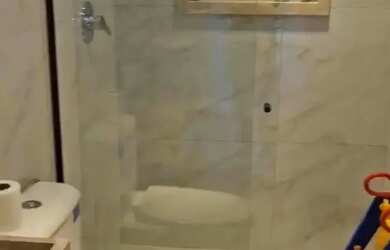 Imagem: A casa possui 4 Dormitórios, 2 Banheiros, 4 Vagas na garagem