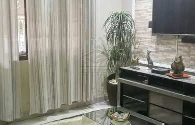 Imagem: A casa possui 4 Dormitórios, 2 Banheiros, 2 Vagas na garagem