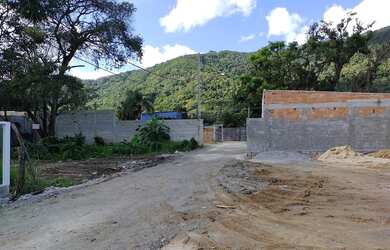Imagem 3: Casa encontre-se em fase de alvenaria, na Estrada Roberto Burle Marx