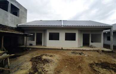 Imagem: A casa possui 2 Dormitórios, 1 Banheiro, 1 Vaga na garagem