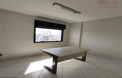 Imagem: O depósito possui 1 Vaga na garagem, 30m² de Área e está