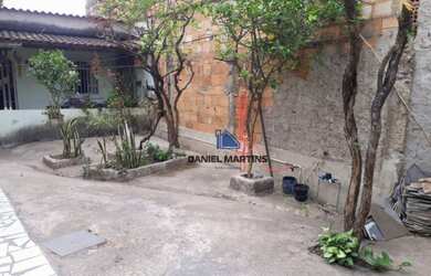 Imagem: A casa possui 2 Dormitórios, 1 Banheiro, 3 Vagas na garagem