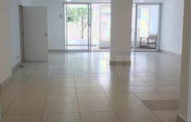 Imagem: O depósito possui 1 Vaga na garagem e 130m² de Área e está