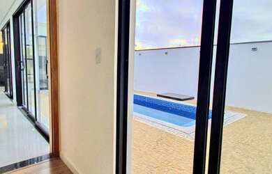 Imagem 6: Casa de condomínio térrea com piscina para venda possui 152 metros quadrados...