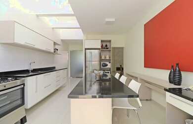 Imagem 3: Casa MODERNA Com Pé Dir.Alto, More a 5 min. Pq.Tingui, Condomínio Fechado, 3 suítes