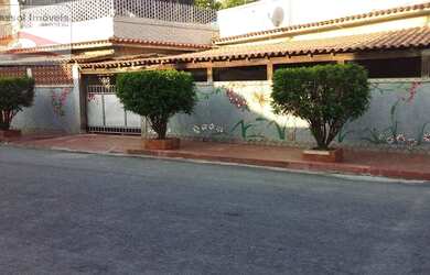 Imagem: A casa possui 2 Dormitórios, 3 Banheiros, 2 Vagas na garagem