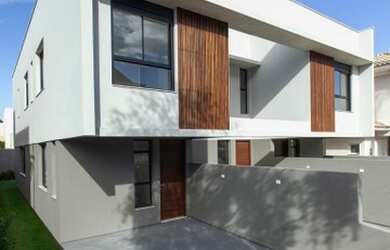 Imagem: A casa possui 3 Dormitórios, 2 Banheiros, 1 Vaga na garagem