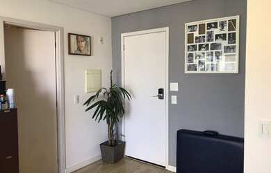 Imagem: O apartamento possui 1 Dormitório, 2 Banheiros, 1 Vaga na garagem