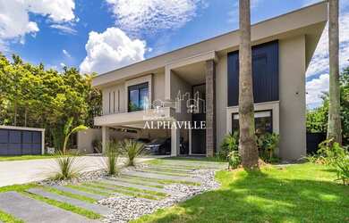 Imagem: A casa em condomínio possui 5 Dormitórios, 5 Banheiros, 5