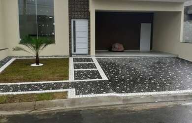 Imagem: A casa em condomínio possui 3 Dormitórios, 3 Banheiros, 4