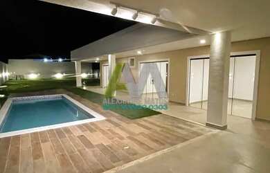 Imagem: A casa em condomínio possui 4 Dormitórios, 5 Banheiros, 5