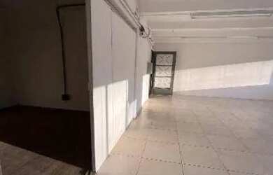 Imagem: O depósito possui 1 Vaga na garagem, 55m² de Área e está