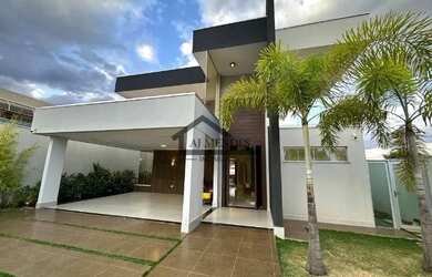 Imagem: A casa em condomínio possui 5 Dormitórios, 5 Banheiros, 5