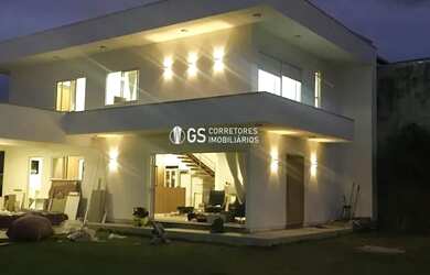 Imagem: A casa possui 3 Dormitórios, 1 Banheiro, 2 Vagas na garagem