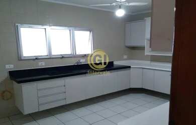 Imagem: A casa em condomínio possui 3 Dormitórios, 3 Banheiros, 2