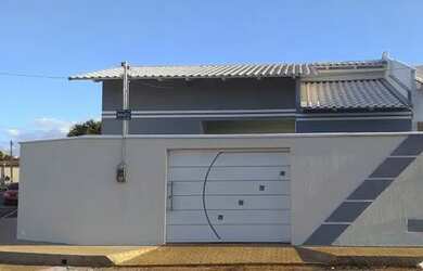 Imagem: A casa possui 2 Dormitórios, 2 Banheiros, 1 Vaga na garagem