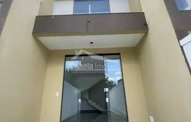 Imagem: A casa possui 2 Dormitórios, 2 Banheiros, 2 Vagas na garagem