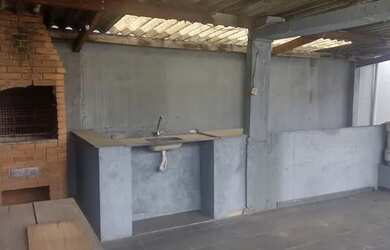 Imagem: A casa à venda possui 2 Dormitórios, 2 Banheiros, 1 Vaga na