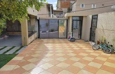 Imagem: A casa em condomínio possui 4 Dormitórios, 4 Banheiros, 5