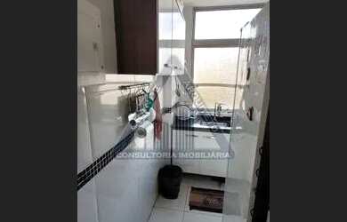 Imagem: O apartamento possui 2 Dormitórios, 1 Banheiro, 1 Vaga na garagem