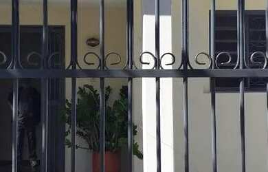 Imagem: A casa possui 3 Dormitórios, 2 Banheiros, 3 Vagas na garagem