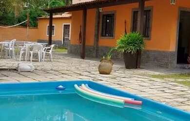 Imagem: A casa possui 2 Dormitórios, 2 Vagas na garagem e está localizado