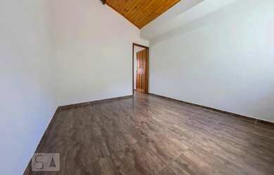 Imagem: A casa possui 1 Dormitório, 1 Banheiro, 35m² de Área e está