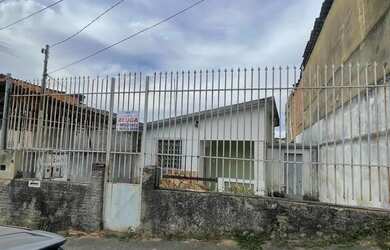 Imagem: A casa possui 3 Dormitórios, 1 Banheiro, 250m² de Área e