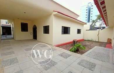 Imagem: A casa possui 3 Dormitórios, 4 Banheiros, 2 Vagas na garagem