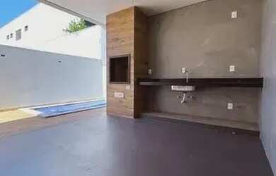 Imagem: A casa possui 3 Dormitórios, 4 Banheiros, 5 Vagas na garagem