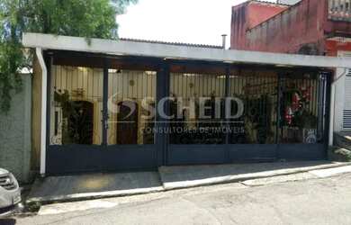 Imagem: A casa possui 4 Dormitórios, 3 Banheiros, 3 Vagas na garagem