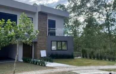 Imagem: A casa em condomínio possui 4 Dormitórios, 5 Banheiros, 4