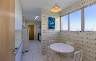 Imagem: O apartamento possui 4 Dormitórios, 5 Banheiros, 3 Vagas na