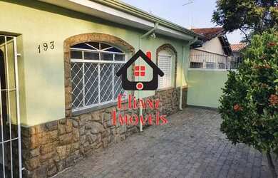 Imagem: A casa possui 2 Dormitórios, 2 Banheiros, 2 Vagas na garagem