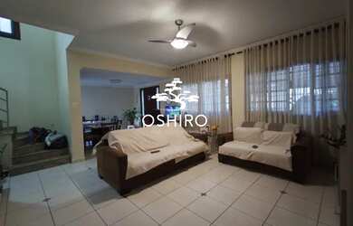 Imagem: A casa possui 5 Dormitórios, 4 Banheiros, 2 Vagas na garagem