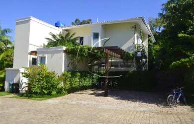 Imagem: A casa em condomínio possui 4 Dormitórios, 5 Banheiros, 2