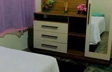 Imagem: A casa possui 2 Dormitórios, 2 Banheiros, 2 Vagas na garagem