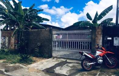 Imagem: A casa possui 3 Dormitórios, 2 Banheiros, 2 Vagas na garagem