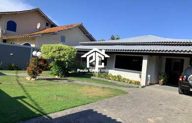 Imagem: A casa possui 4 Dormitórios, 2 Banheiros, 4 Vagas na garagem