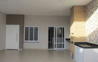 Imagem: A casa possui 3 Dormitórios, 2 Banheiros, 1 Vaga na garagem