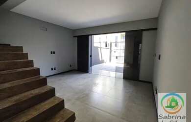 Imagem: A casa possui 2 Dormitórios, 3 Banheiros, 1 Vaga na garagem