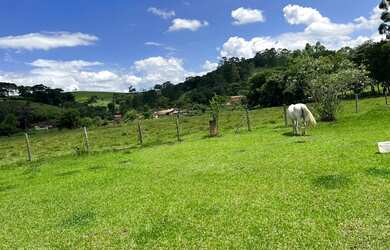 Imagem: O terreno possui 600m² de Área e está localizado em Centro