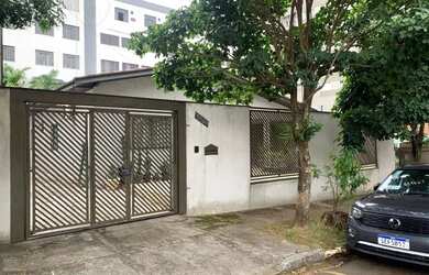 Imagem: A casa possui 3 Dormitórios, 2 Banheiros, 3 Vagas na garagem