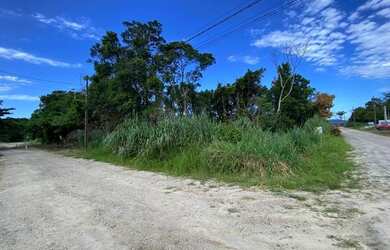 Imagem: O terreno possui 204m² de Área e está localizado em Itapoá