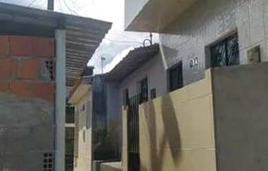 Imagem: A casa possui 2 Dormitórios, 2 Banheiros, 1 Vaga na garagem