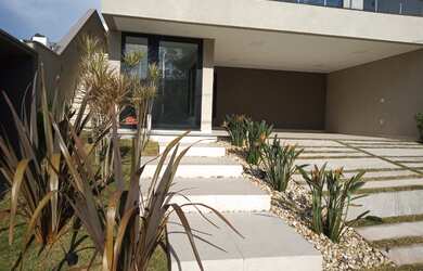 Imagem: A casa em condomínio possui 3 Dormitórios, 4 Banheiros, 4