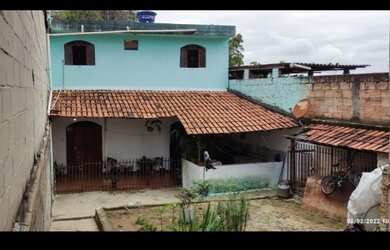 Imagem: A casa possui 2 Dormitórios, 2 Banheiros, 2 Vagas na garagem