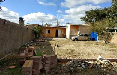 Imagem: A casa possui 2 Dormitórios, 2 Banheiros, 5 Vagas na garagem